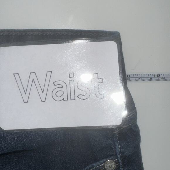 Levi’s Signature Modern Skinny Shorts Women’s Denim Bermuda Dark Wash Size 18 - Picture 9 of 10